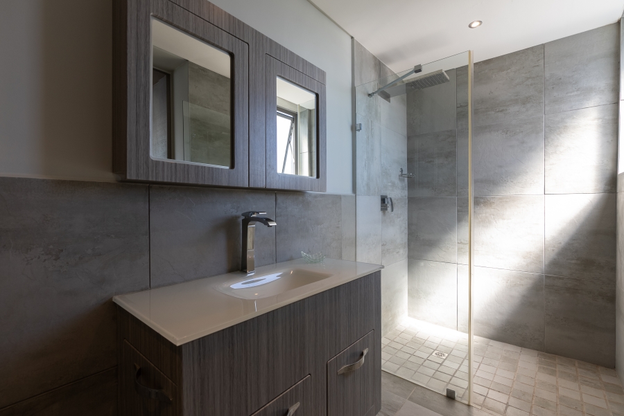 To Let 6 Bedroom Property for Rent in Bakoven Western Cape